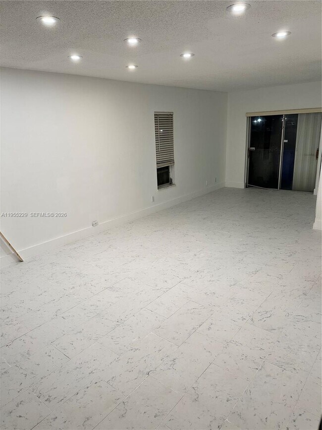 Foto del edificio - 3115 N Palm Aire Dr