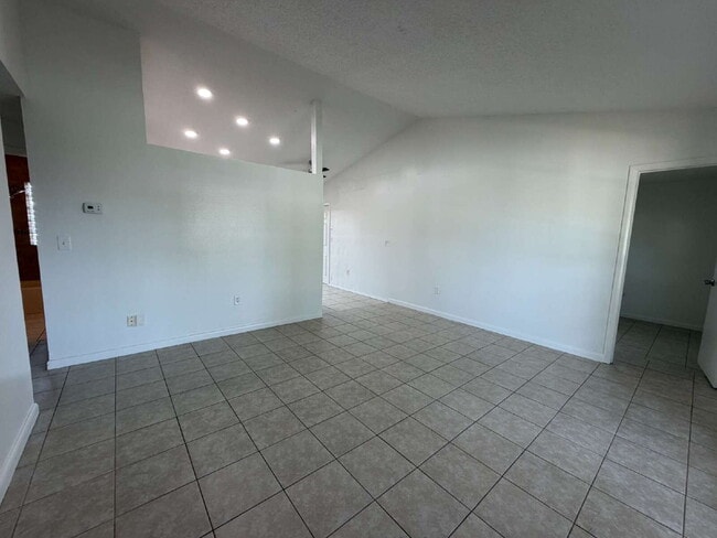 Foto del edificio - 3532 Glenburn Ct