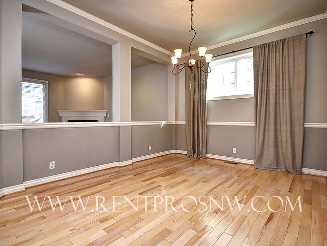 Foto del edificio - 332 222nd Ave NE