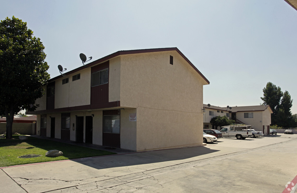Primary Photo - 16535 Randall Ave