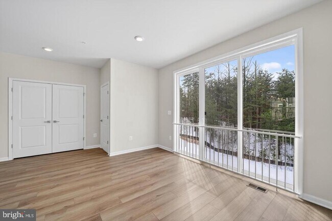 Foto del edificio - 2914 Lewis and Clark Ave