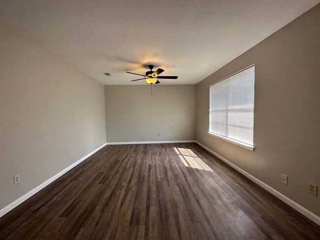 Foto del edificio - 7316 Sanger Ave