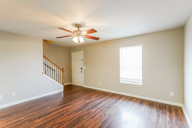 Foto del edificio - 143 Howard Woody Dr