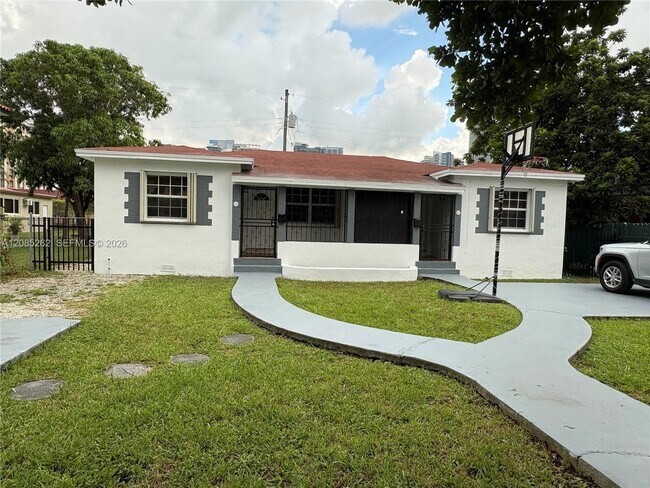 Building Photo - 931 SW 6th Ave