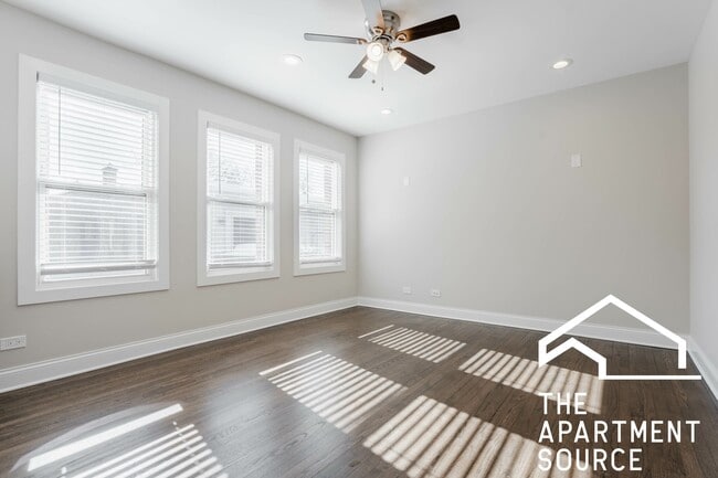 Foto del edificio - 1434 W Farragut Ave