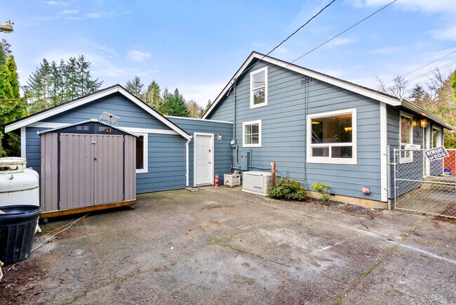 Foto del edificio - 3311 Gull Harbor Rd NE