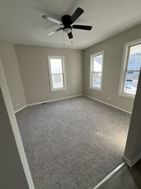 Salón - 27 Riverview Ave