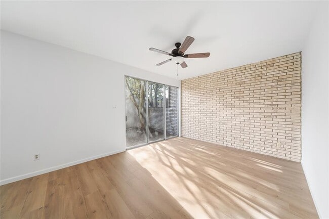 Building Photo - 2139 Lake Village Dr