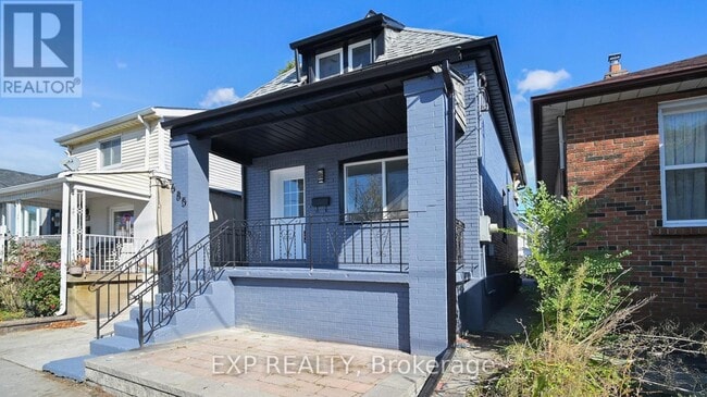Building Photo - 685 Jane St