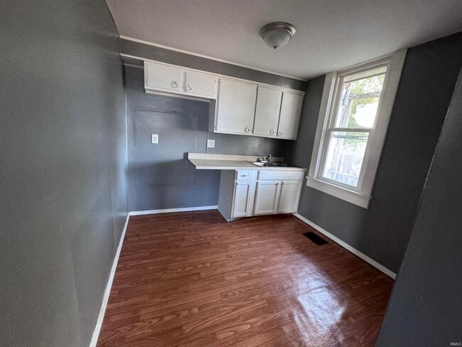 Building Photo - 401 N Monroe St