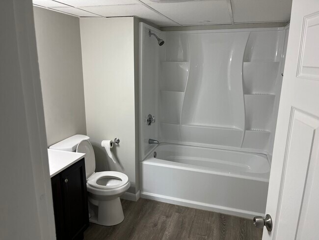 Bathroom - 422 Reservoir St