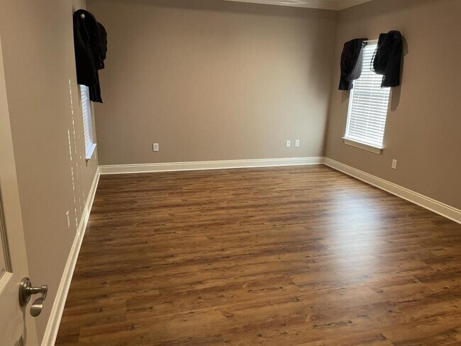 Building Photo - 222 Hemingway Loop