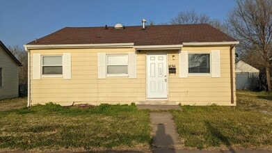 Building Photo - 1636 S Glenn Ave