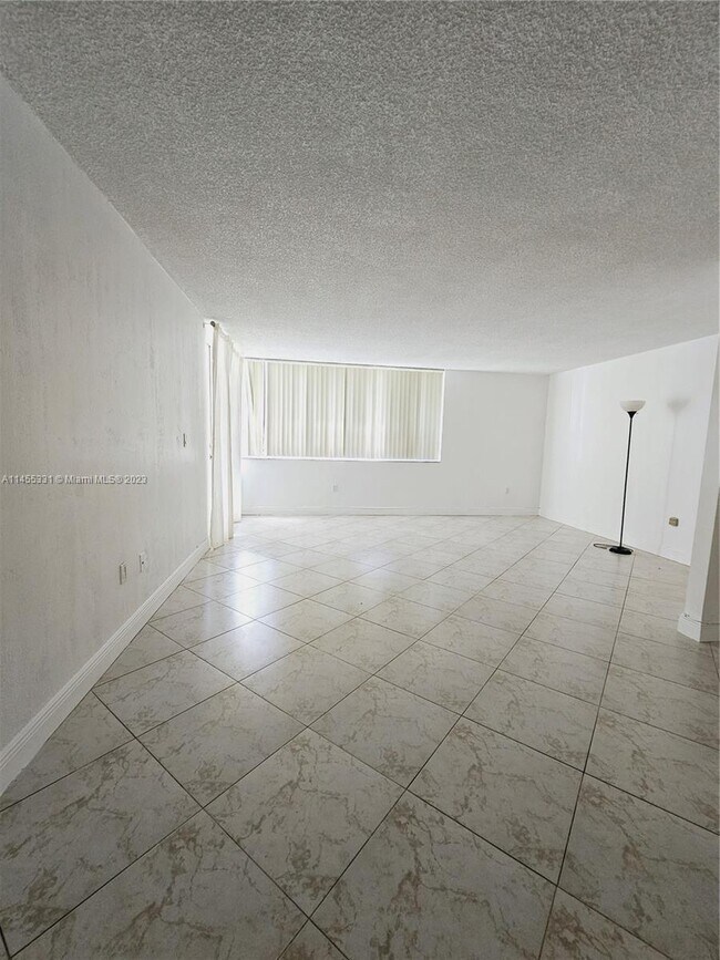 Foto del edificio - 6821 SW 147th Ave