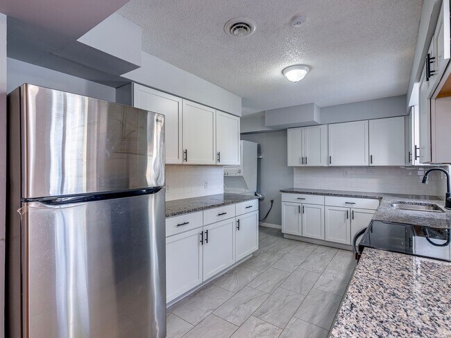 Building Photo - Available NOW; nicely remodeled home in ex...