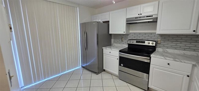 Building Photo - 1381 Sussex Dr
