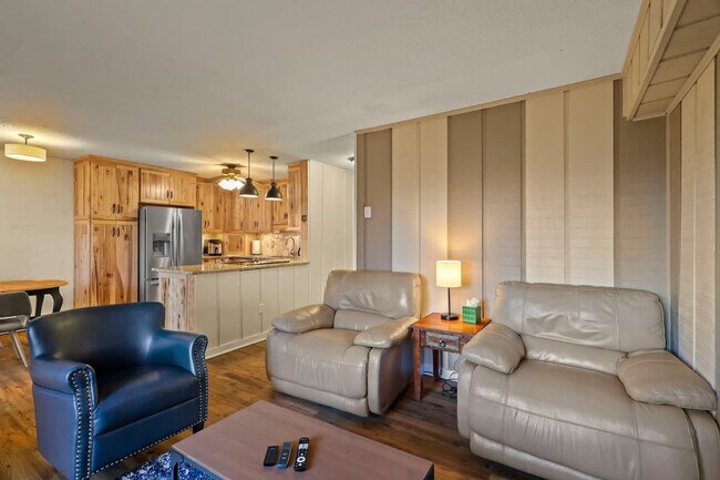 Building Photo - 111 Courtside Ln
