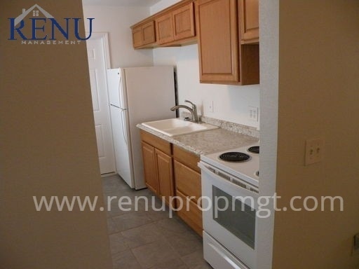 Building Photo - 2 Bedroom Henderson Home
