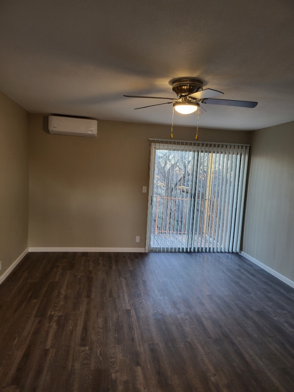 Building Photo - 734 N Country Acres Ave