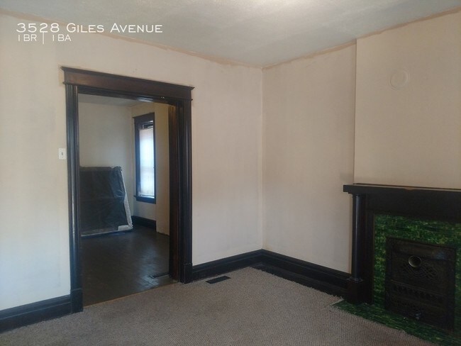 Building Photo - 1 Bed 1 Bath Tower Grove South Steal