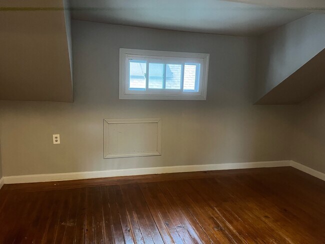 Building Photo - 55 Pekin St