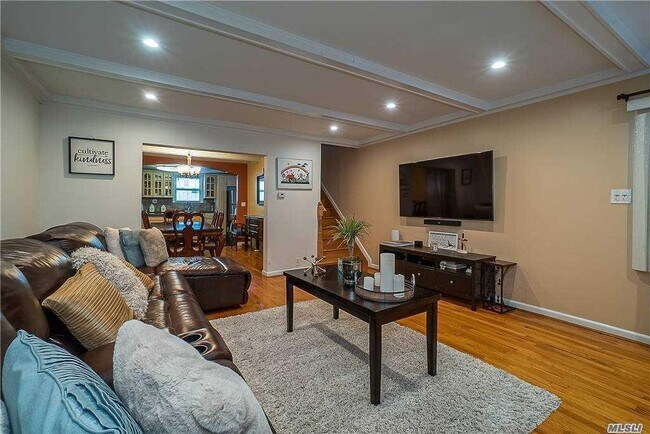 Foto del edificio - 90-42 209th St