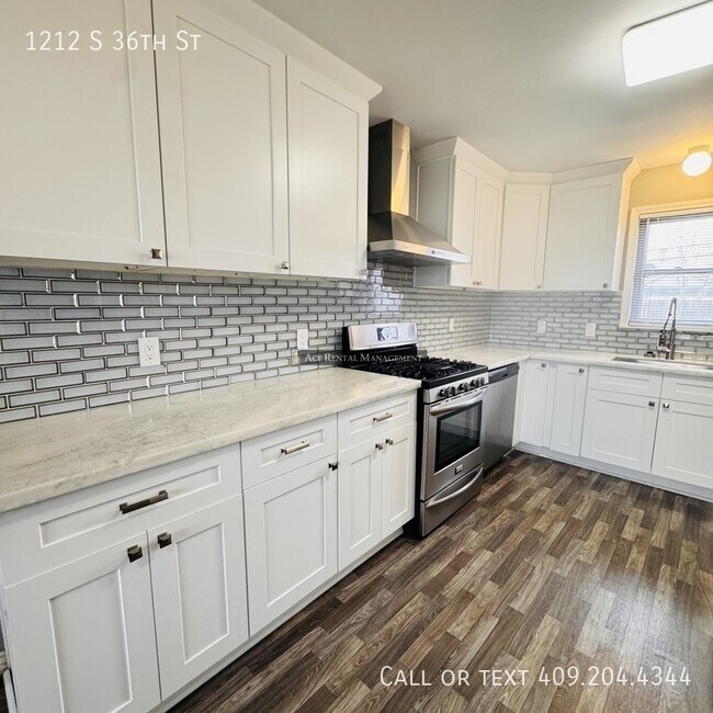 Building Photo - 1212 S 36th St