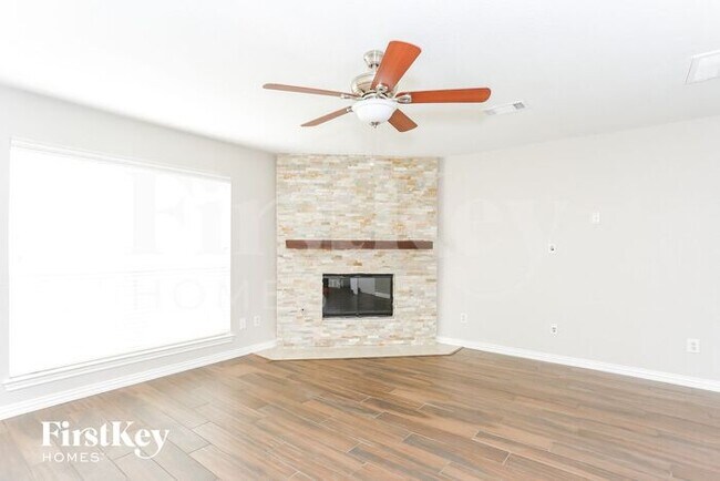 Foto del edificio - 6805 Longmeadow Dr