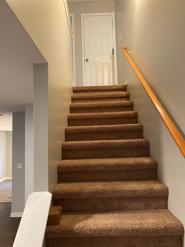 Foto del edificio - Hurry! This 2 Bed/1.5 Bath, 2-Story Condo in Gray for $1350 Won't Last!