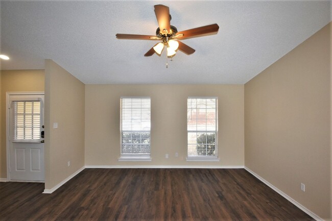 Building Photo - 8465 Willow Creek Dr