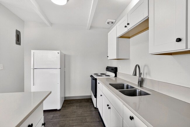 Foto del edificio - 1106-1112-1112 NE 81st Ave