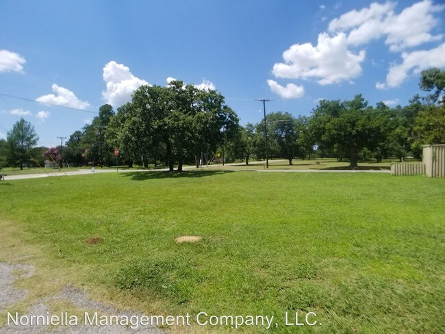Building Photo - 2122 Loy Lake Rd