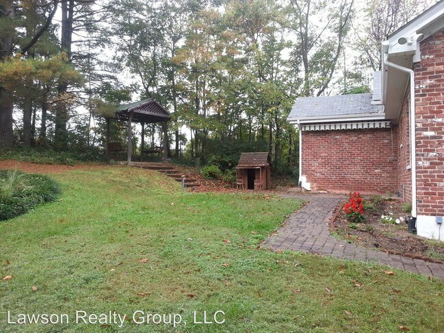 Building Photo - 2733 McVitty Rd
