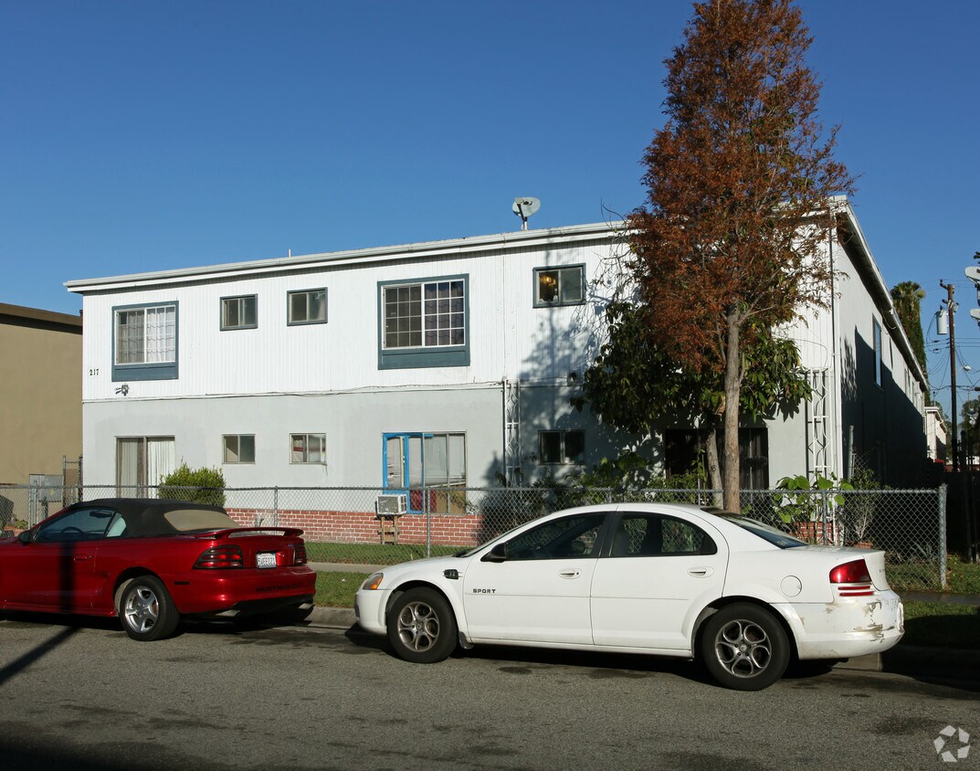 Building Photo - 217 W Wilson Ave