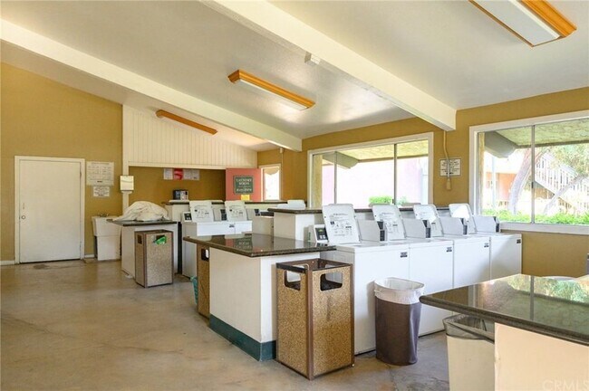 Foto del edificio - 23308 Marigold Ave