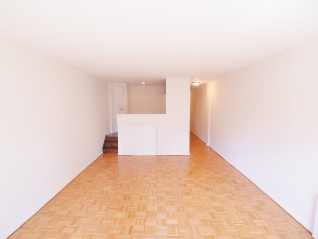 Interior Photo - 171 East 89th Street