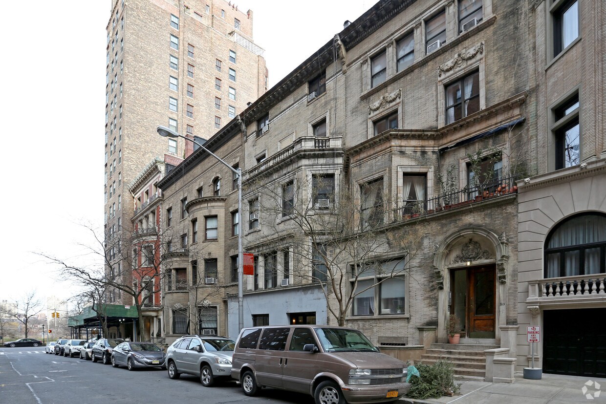 Building Photo - 317 W 74th St