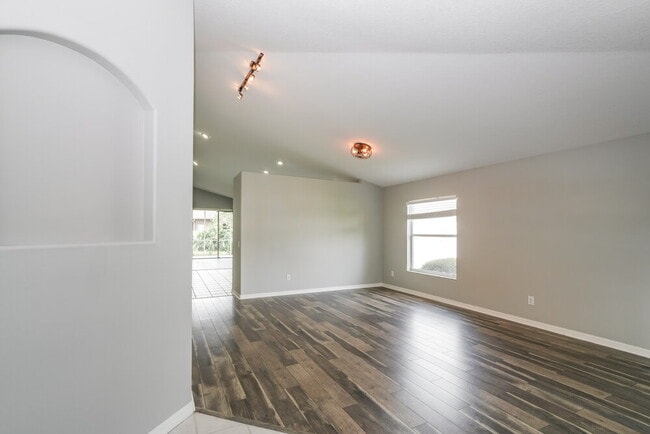 Building Photo - 1739 Sweetspire Dr