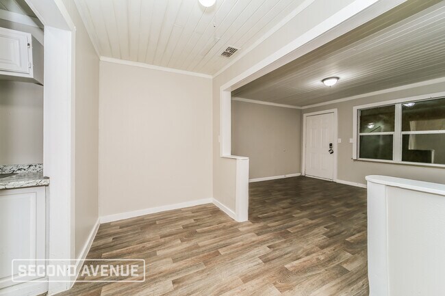 Foto del edificio - 1594 W 30th St