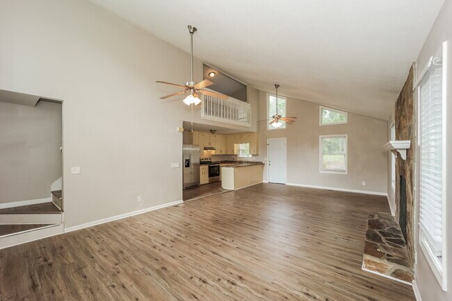 Foto del edificio - 105 Hearthstone Dr