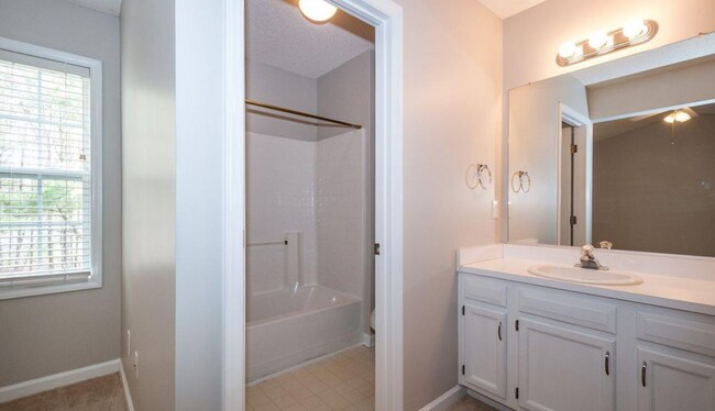 Building Photo - 2200 Mountain Mist Ct