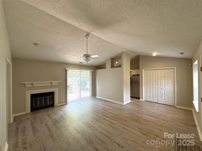 Foto del edificio - 2720 Von Thuringer Ct