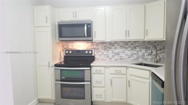 Foto del edificio - 2780 NE 183rd St