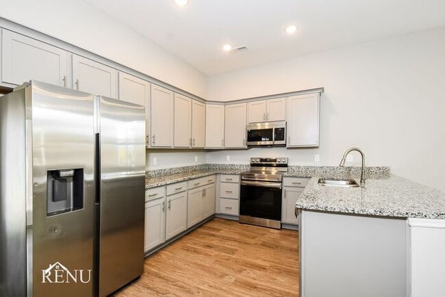 Building Photo - 5353 Lynnland Terrace