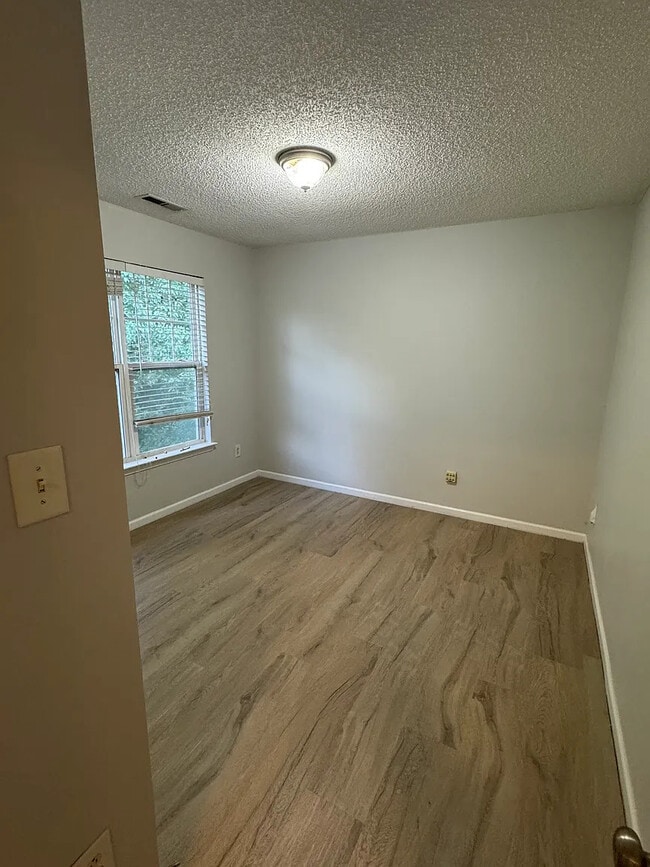 Building Photo - 340 Amir Cir