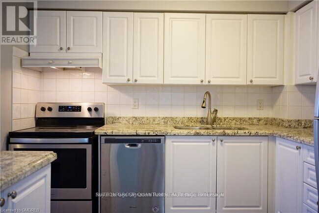 Photo du bâtiment - 3880 Duke of York Blvd