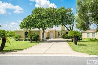 Building Photo - 709 Avenida Morelos