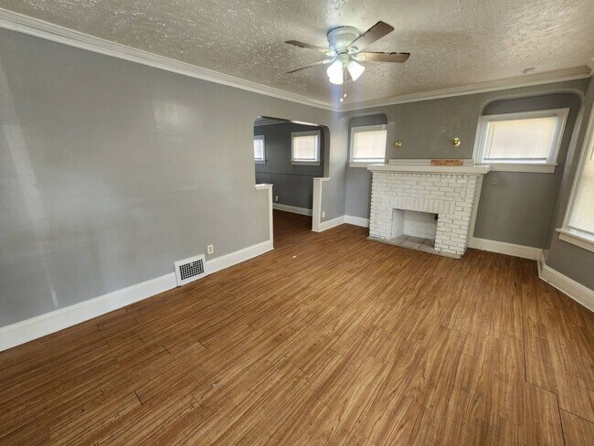 Foto del edificio - Charming 3-Bedroom Property in Prime Location