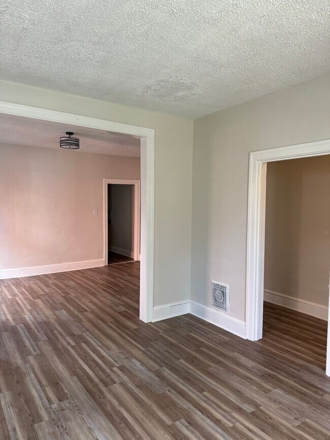 Foto del edificio - (8) 216-218 Westside Ave (One Degree Resid...