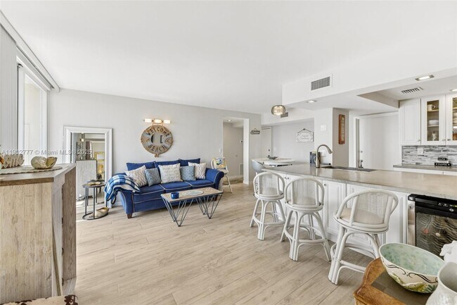 Building Photo - 1050 SE 15th St